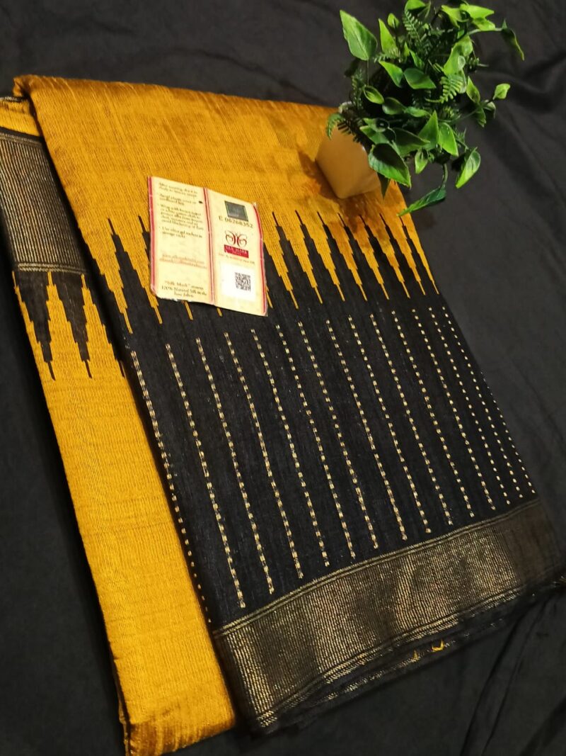 Royal Raw Silk Saree | Handwoven Temple Borders + Zari Khari & Rain Dots | Contrast Pallu & Blouse Piece