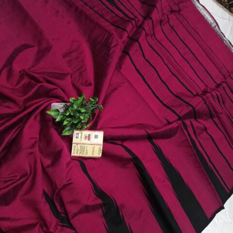 Regal Charm – Handcrafted Raw Silk Saree with Temple Border & Contrast Pallu Blouse