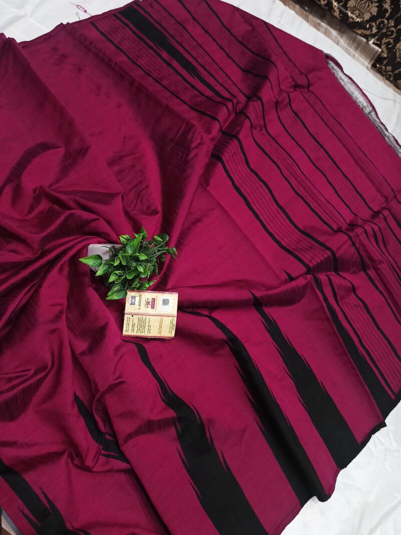 Regal Charm – Handcrafted Raw Silk Saree with Temple Border & Contrast Pallu Blouse