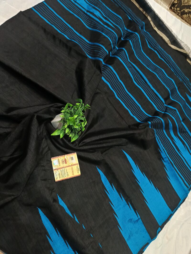 Handcrafted Raw Silk Saree with Temple Border & Contrast Pallu Blouse