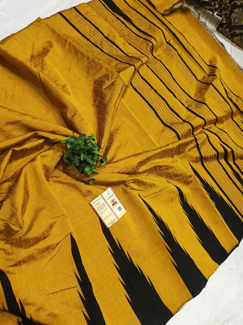 Regal Charm – Handcrafted Raw Silk Saree with Temple Border & Contrast Pallu Blouse