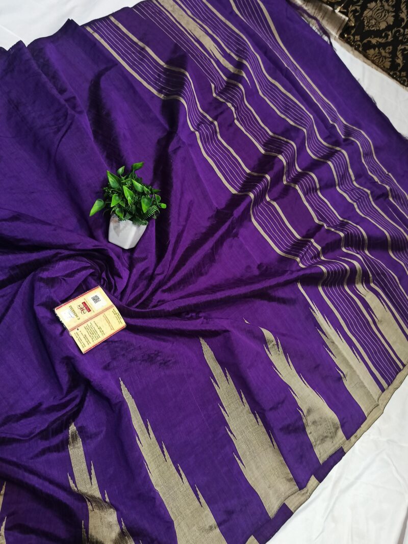Regal Charm – Handcrafted Raw Silk Saree with Temple Border & Contrast Pallu Blouse