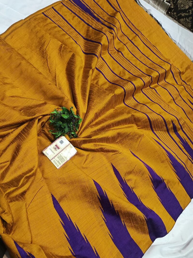 Regal Charm – Handcrafted Raw Silk Saree with Temple Border & Contrast Pallu Blouse